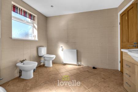 4 bedroom Detached house for sale in Main Street, Fulstow, LN11