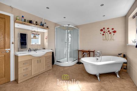 4 bedroom Detached house for sale in Main Street, Fulstow, LN11