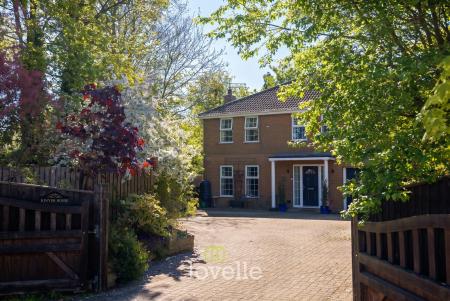 4 bedroom Detached house for sale in Main Street, Fulstow, LN11
