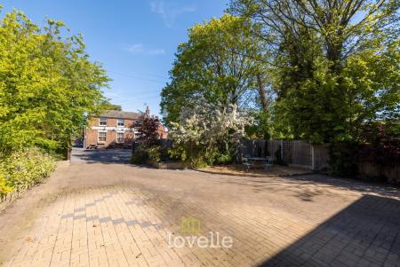 4 bedroom Detached house for sale in Main Street, Fulstow, LN11