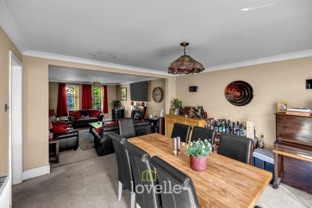 4 bedroom Detached house for sale in Main Street, Fulstow, LN11