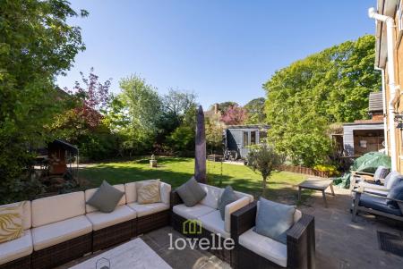 4 bedroom Detached house for sale in Main Street, Fulstow, LN11