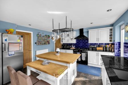 4 bedroom Detached house for sale in Main Street, Fulstow, LN11