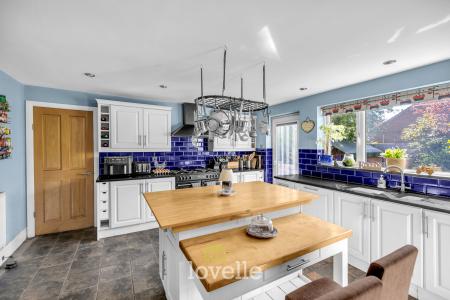 4 bedroom Detached house for sale in Main Street, Fulstow, LN11