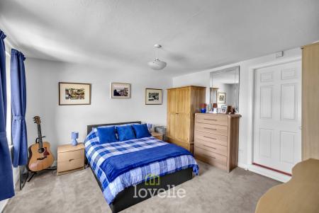 4 bedroom Detached house for sale in Main Street, Fulstow, LN11