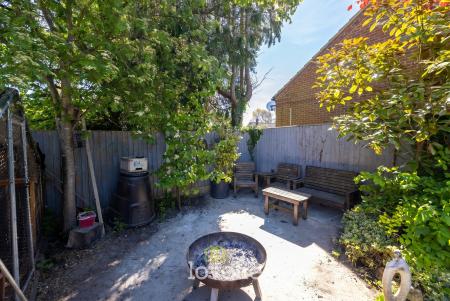 4 bedroom Detached house for sale in Main Street, Fulstow, LN11
