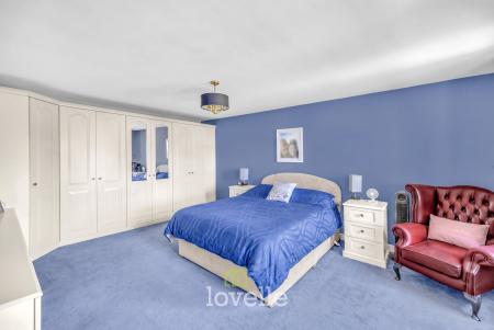 4 bedroom Detached house for sale in Main Street, Fulstow, LN11