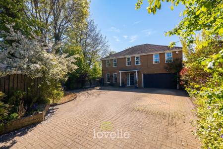 4 bedroom Detached house for sale in Main Street, Fulstow, LN11