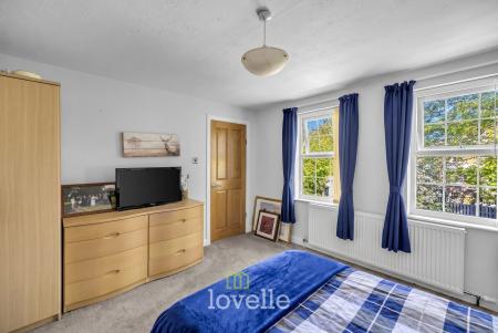 4 bedroom Detached house for sale in Main Street, Fulstow, LN11