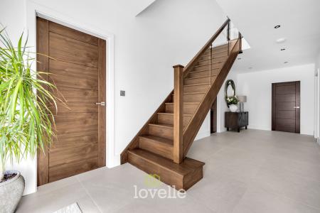6 bedroom Detached house for sale in Beck Drive, Tetney, DN36