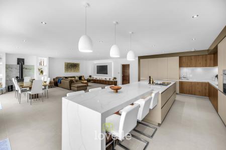 6 bedroom Detached house for sale in Beck Drive, Tetney, DN36