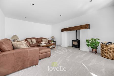 6 bedroom Detached house for sale in Beck Drive, Tetney, DN36