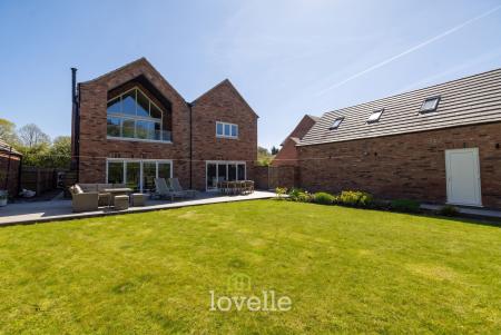 6 bedroom Detached house for sale in Beck Drive, Tetney, DN36