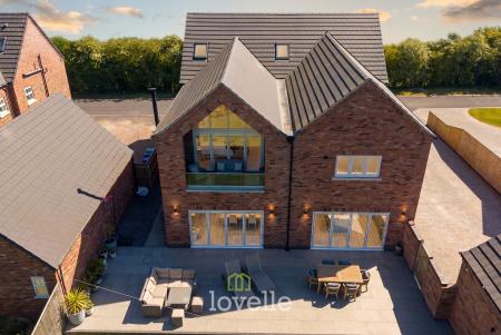 6 bedroom Detached house for sale in Beck Drive, Tetney, DN36