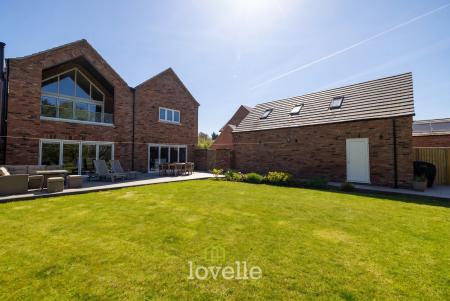 6 bedroom Detached house for sale in Beck Drive, Tetney, DN36