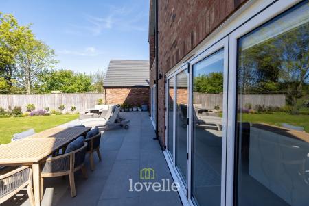 6 bedroom Detached house for sale in Beck Drive, Tetney, DN36