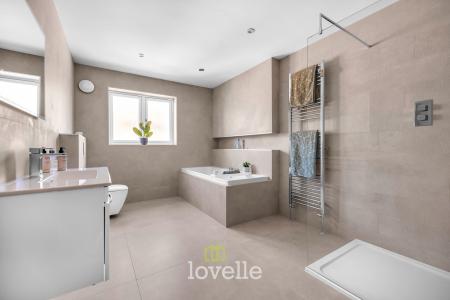 6 bedroom Detached house for sale in Beck Drive, Tetney, DN36