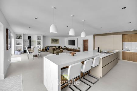 6 bedroom Detached house for sale in Beck Drive, Tetney, DN36