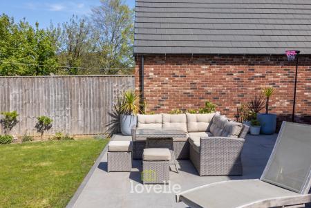 6 bedroom Detached house for sale in Beck Drive, Tetney, DN36