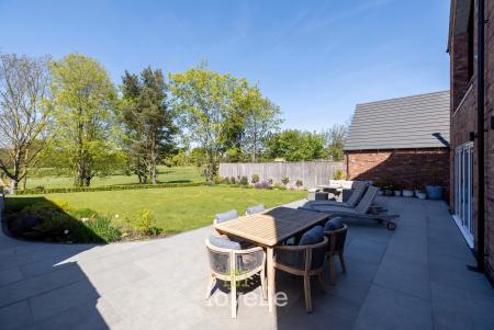6 bedroom Detached house for sale in Beck Drive, Tetney, DN36