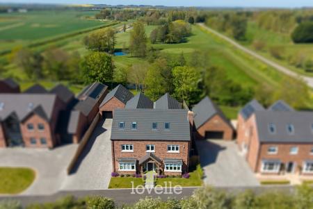 6 bedroom Detached house for sale in Beck Drive, Tetney, DN36