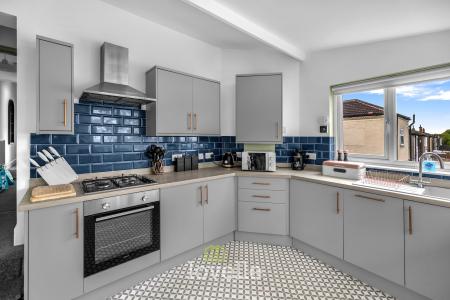 4 bedroom End of terrace house for sale in Thrunscoe Road, Cleethorpes, DN35