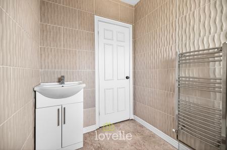 3 bedroom Semi-detached bungalow for sale in Brian Avenue, Cleethorpes, DN35