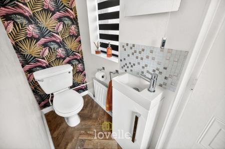 4 bedroom Detached house for sale in Drury Lane, New Waltham, DN36