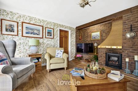 4 bedroom Detached house for sale in Main Street, Fulstow, LN11