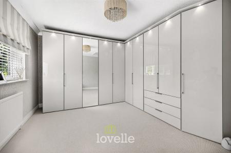 4 bedroom Detached house for sale in Main Street, Fulstow, LN11