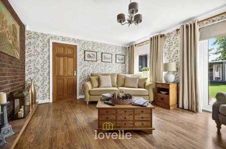 4 bedroom Detached house for sale in Main Street, Fulstow, LN11