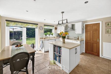 4 bedroom Detached house for sale in Main Street, Fulstow, LN11
