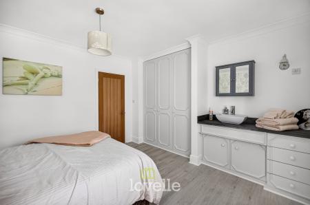 4 bedroom Detached bungalow for sale in Humberston Avenue, Humberston, DN36