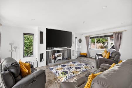 4 bedroom Detached bungalow for sale in Humberston Avenue, Humberston, DN36