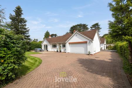 4 bedroom Detached bungalow for sale in Humberston Avenue, Humberston, DN36
