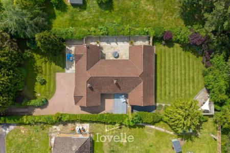 4 bedroom Detached bungalow for sale in Humberston Avenue, Humberston, DN36
