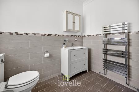 4 bedroom Detached bungalow for sale in Humberston Avenue, Humberston, DN36