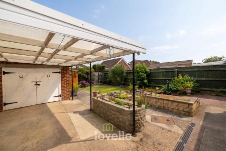 4 bedroom Semi-detached bungalow for sale in St Mathews Road, Humberston, DN36