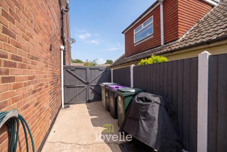 3 bedroom Semi-detached house for sale in Inghams Road, Tetney, DN36