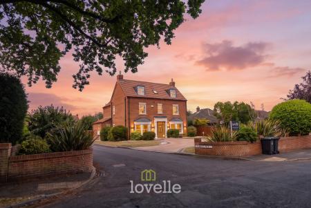 6 bedroom Detached house for sale in Church View, Tetney, DN36
