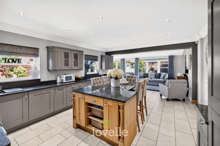 6 bedroom Detached house for sale in Church View, Tetney, DN36