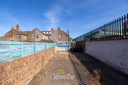 3 bedroom Semi-detached house for sale in Elliston Street, Cleethorpes, DN35