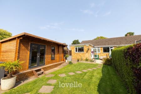 2 bedroom Semi-detached bungalow for sale in Fleetway, North Cotes, DN36