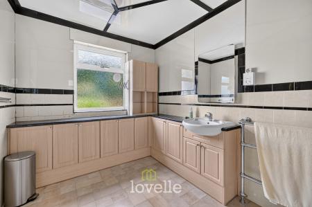 3 bedroom Detached bungalow for sale in Humberston Avenue, Humberston, DN36