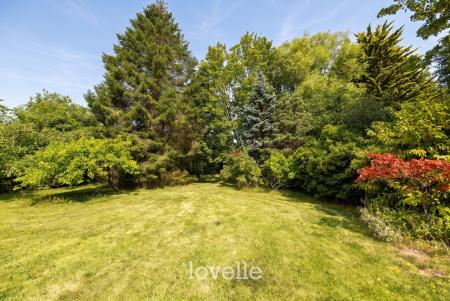 3 bedroom Detached bungalow for sale in Humberston Avenue, Humberston, DN36