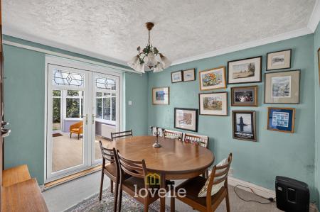 3 bedroom Detached bungalow for sale in Humberston Avenue, Humberston, DN36