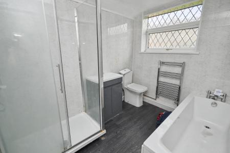3 bedroom Terraced House for sale in Bennett Road, Cleethorpes, DN35