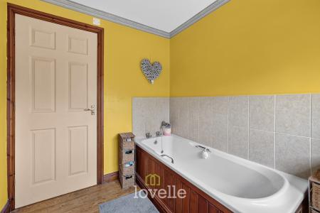 3 bedroom Detached house for sale in Swaby Close, Marshchapel, DN36