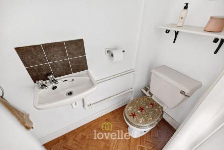 4 bedroom Detached house for sale in Tintagel Way, New Waltham, DN36