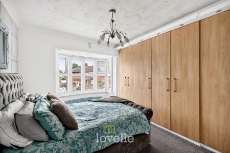 4 bedroom Semi-detached house for sale in Queen Mary Avenue, Cleethorpes, DN35